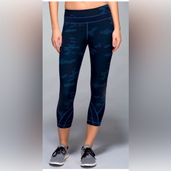 Lululemon Run Inspire Crop II Athletic Legging Camo Blue Women’s Size 4 - Picture 1 of 8